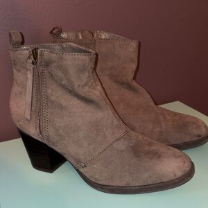 Women's Suede Ankle Boots - Grey